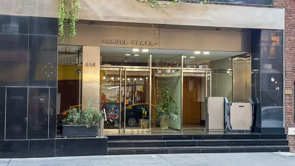 Argel Plaza — Hall de acceso