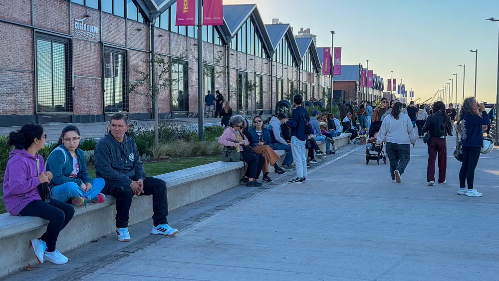 Ciudad Joven — Espacios exteriores