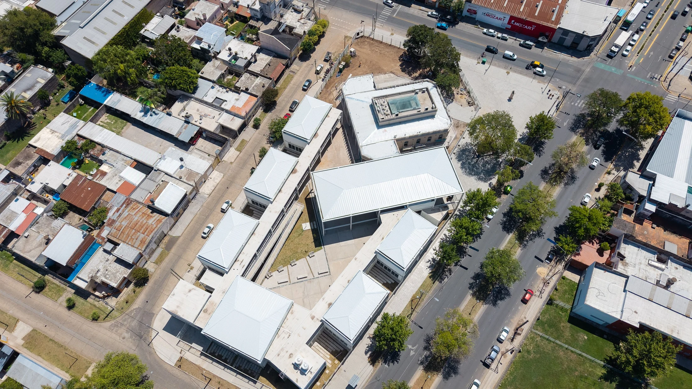 Escuela Técnica N.º 392 — Implantación general